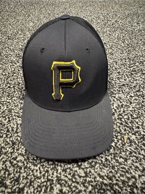 Black and Yellow 'P' Logo Trucker Cap - Men's Hat Pittsburgh Pirates MLB